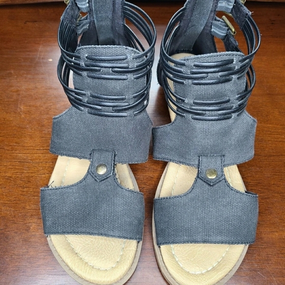 Sandals - Picture 3 of 7